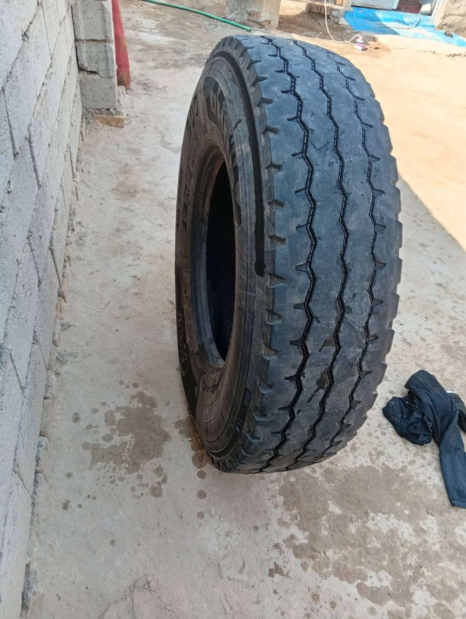 تايل للبيع نص عمر نضيف حجم 1220 
مكان نجف مشخاب ***********
