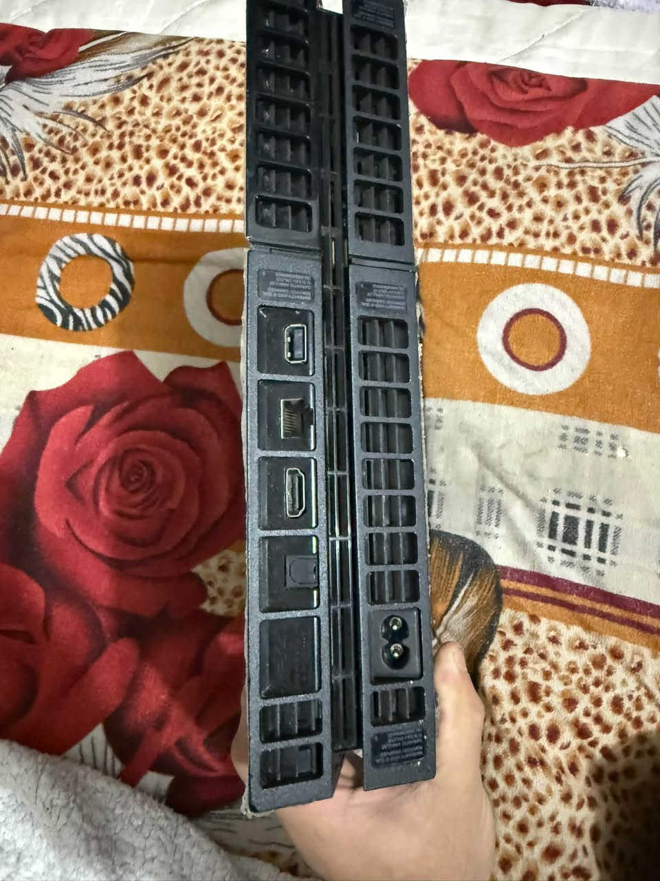 بلي 4 للبيع ( اونلاين ) 
ذاكره ٥٠٠ 
ويا جوستكات 2 
ملحقات كامله فيش Hd وكهرباء 
جهاز نضيف ما مستخدم هواي 
السعر 225 
التواصل عالخاص ***********
