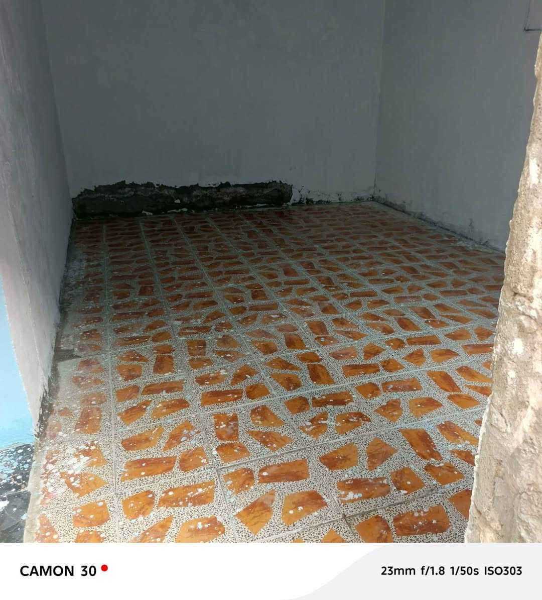 بيت للايجار مساحه 200 يحتوي على غرقتين نوم وصاله ومطبخ واستقبال وصحيات العنوان دور نواب الضباط مقابيل السياسين قرب شارع النفط للاستفسار اكثر اتصل على الرقم  ‏‪***********‬‏
