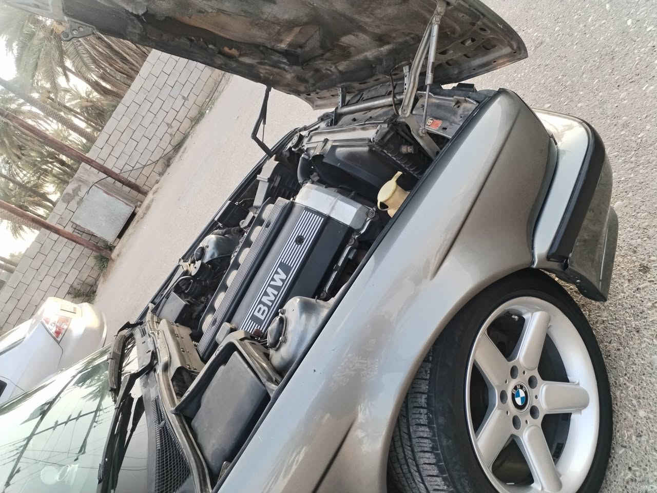 Bmw 525 موديل 91
 اصل مسكر عدل وارد يابان 
صفاح السياره موس 
سلايد شغال  4 جام شغال
تبريد ثلج
محرك وكير كفاله
برده خلفيه داخل جلد أسود m
دركه m سنتر لك شغال 
سياره بلاد بدون حادث بدون حادث نهائيا
بدون خياس بدون صبغ دواخل صبغ عام جماليه
كهربائيات وضفاير كلها عالبلاد بدون جطل واحد
ويل شنايزر أصلي 17 تخم تاير نضيف جدا
ستعمال شخصي
رقم بغداد دولي باسمي هزه وسنويه لل31
السعر 65 وبي مجال
***********  خط وبي واتس
