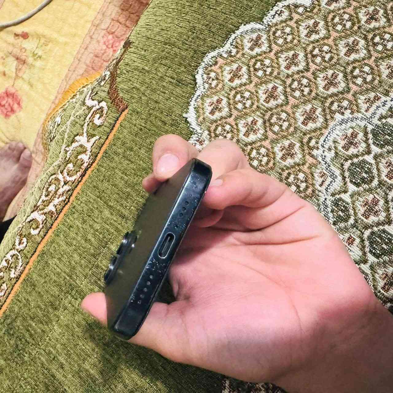 آيفون ١٦ برو • ١٢٨ • بطارية ٨٧