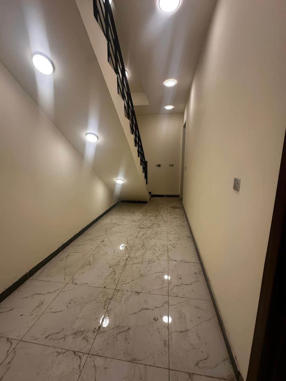 دار لإيجار مساحه 100متر(3)غرف نوم 🛌 +مطبخ+صالتين +خدمات) الدار زيرو مامسكون 📍الموقع بغداد الدوره البوعيثه مجمع شواطي دجله قرب حلويات الحمداني قريب على شارع العام 
الاستفسار  ***********
