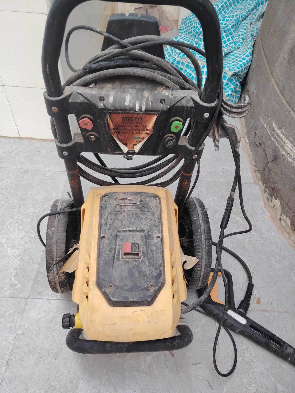 سلام عليكم
1-للبيع سرسيحه حلوه مرتبه ارتفاع متر طول متر ونص السعر30

2-بطه غسل نوع تام  دبه توغيف اصليه تبديل صونده فقط السعر 100بيها مجال شغاله

رقم تواصل وتساب وتصال ***********
