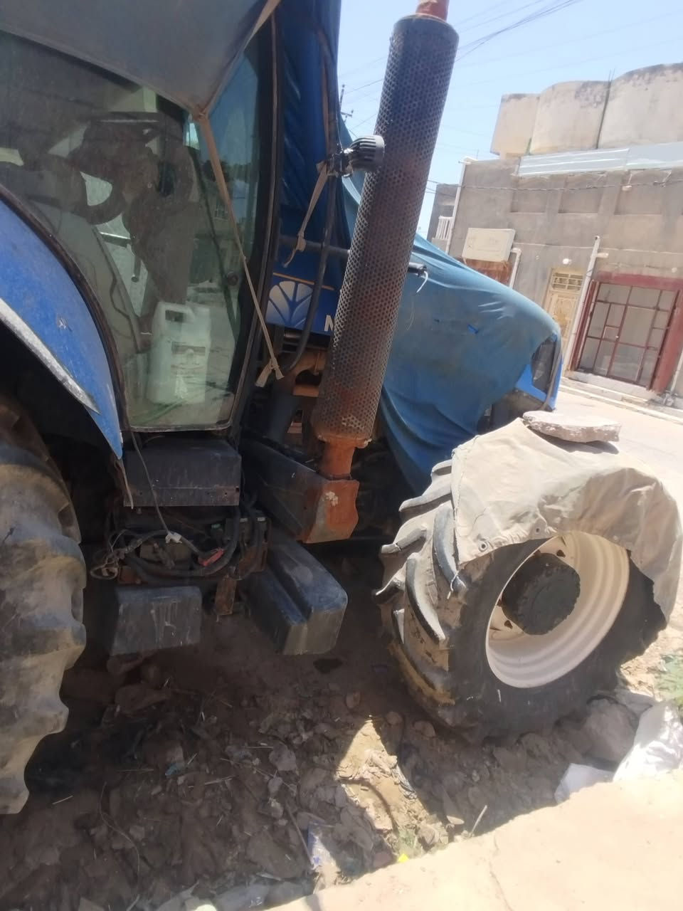 مكينة البيع نيوهولند   موديل ٢٠١١ حجم ٧٠ ٤٠   الاستفسار ***********
