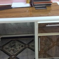 ميز مكتبي • متانة عالية • الناصريه ناحيه اور