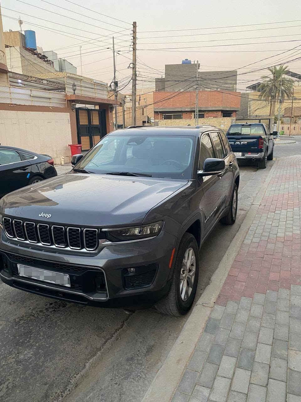 السلام عليكم
 للبيعJEEP Grand Cherokee
الموديل2024
المواصفات
1 limited فول ماعده الفتحه
تدفئه وتبريد بيها
وبل كشنات الاماميه والخلفية والستيرن همين
2 السياره تو ويل
3 ملاحظة اخوان السياره صبغ مابيها فقط خشوم الجاملغ الأيمن والايسر)..
وخشم البنيد الأيمن والايسر فقط)..
4كشنات جلد اسود كهربائية وتحكمات بيها وتدفئه
5جنطه كهربائية تفتح وقفل بلريمونت
6تشغيل عن بعد بيها (حجم المحرك 3600) v6

7 حساسات اماميه وخلفيه
8السبير منازل جديد وعدتها وياها كامله
9صدر امامي خلفي جديد بشكل عام 
10تخم تاير جديد
11شاشه بيها همين
13ممشه السياره 46 mile
 14 السعر 285 وبيها مجال 
15الرقم ***********
متواجد خاص
