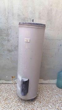 سخان ماء • ١٥٠ لتر • نظيف