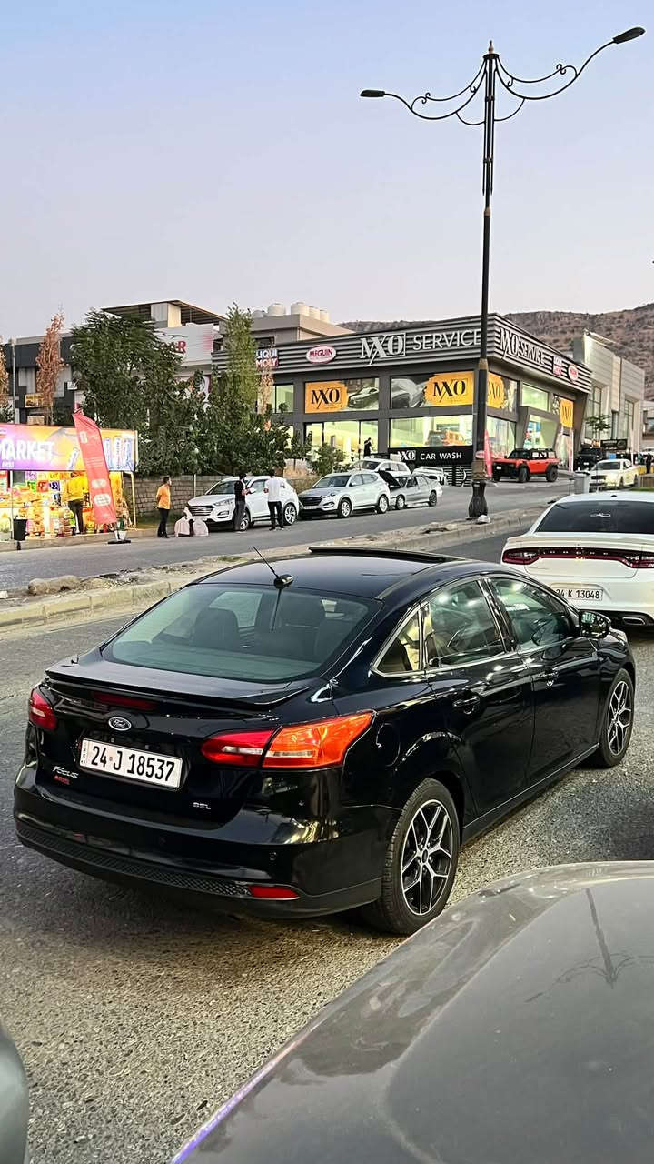 فول فول مواصفات سعر مناسب 🔥
Ford Focus 2018
فورد فوكس ٢٠١٨
مواصفات SEL اعلي فئة مواصفات 
(سماعة Sony - فتحة سقف)

مكينة ٤سلندر حجم ٢.٠ لتر 
ماشية ١١٥ الف ميل و بحالة جداً ممتازة 

سيارة كلها ب شرط بدون صبغ بيها فقط تعديلين لا دواخل و لا ايرباك كلش نظيفة و مرتبة السيارة

مكان السيارة ب دهوك رقم دهوك الدولي شرط التحويل 
سعر فقط فقط ( ٨٨$ ) ورقة و بيها مجال للطيبين

للاستفسار اتصل علي الرقم 
***********
