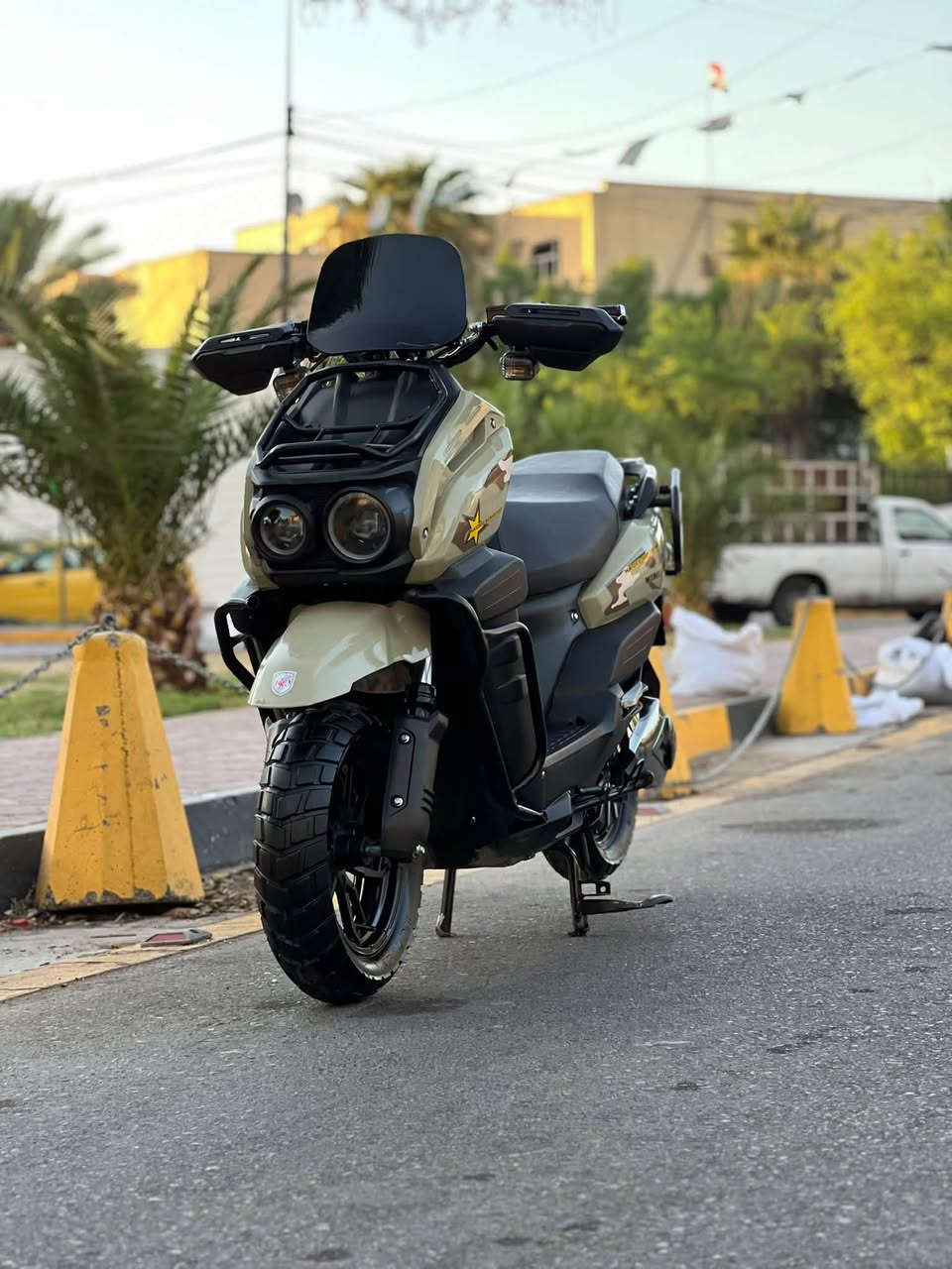 سلام عليكم شباب دراجه شحن للبيع نوع اباتجي وكاله حيدر نيار دراجه مستخدمه خمست أسابيع دراجه بطاريه مالتها ليثيوم 40 أمبير اصليه دراجه بعدها وكاله كفاله عامه ع فحص تجي وتفحص وشوف بعينك كامله وجاهزه من كل نواحي شلعه  
معدل فول 

مواصفات 

النوع اباتجي جبلي 
مده استخدم شهر وكم يوم 
البطاريه ليثوم 40 أمبير فوسفات الحديد اصليه 
تمشيك بل شحنه وحده 85كيلو 
السرع 1.2.3 ونمره رابعه S يعني دراجه اربع نمر
 دبل اشاره 
نمره R رجوع لخلف 
شاشه تاب تعرض لك كل عطل أن وجد
أطارت جبليه 
بريكات دسكات دهن هدروليك 
شاحنه اصليه ذات الشحن سريع ويقاف ذاتي 
جهاز انذار السرقه
تشغيل عن بعد 
تشغيل كارت وسويج وبصمه 
قفل استيرن 
لونها مميز كلش 
السرعه 90 حقيقي معا الوزن  
بعد بيها مواصفات تخبل 

اي استفسار اتصال. 

***********
مكاني بغداد
