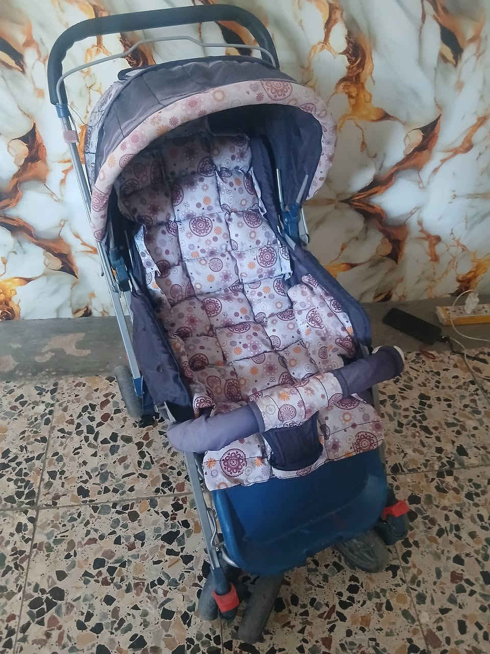 السلام عليكم  عربانه للبيع السعر ٥٠
***********
