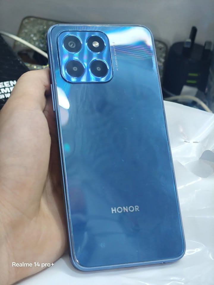 للبيع: Honor X6 (مستخدم نظيف جداً) 📱✨

الجهاز بحالة ممتازة وشغال 100% 

وبدون أي مشاكل:
 * الحالة: مستخدم نظيف.
 * الشاشة: مبدلة شاشة أصلي (ألوان وسلاسة ممتازة وضمان بالفحص).
 * الأداء والبطارية: ممتازة جداً وتدوم طويلاً.

السعر ١٢٥ ألف

للتواصل واتساب فقط بدون إتصال ***********

نص مكتوب في الصور:
- Realme 14 pro+