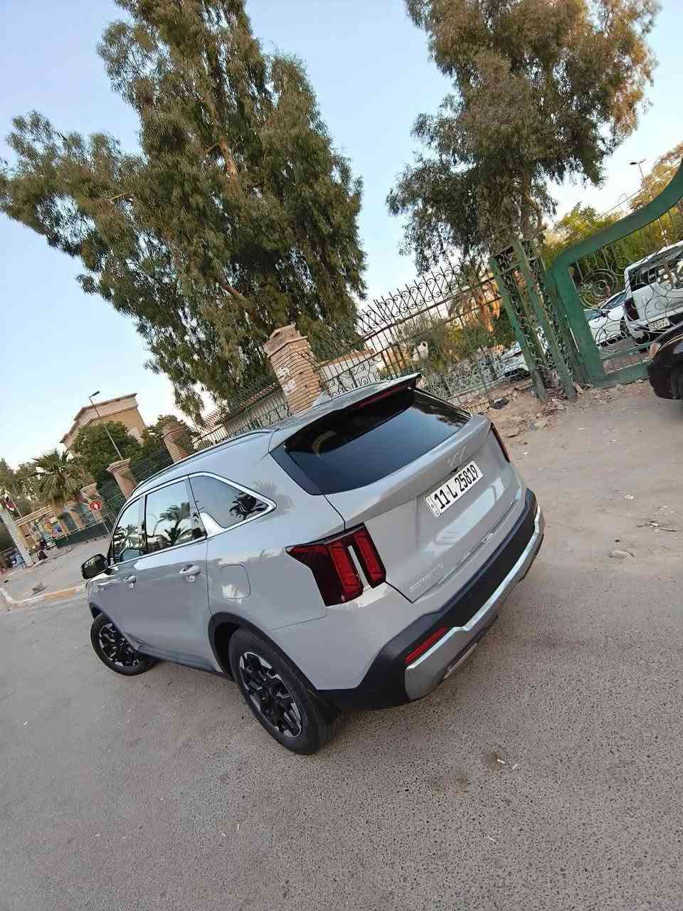 سلام عليكم سورنتو موديل 24 فول مواصفات عدا المرايات و الصندوق مو كهربائي اربعه سلندر ماشيه 17 الف محرك  GDi وارد امريكي حادثها جاملغ مبدل و بنيد مبدل نفس اللون السعر 238. *********** فقط واتساب

