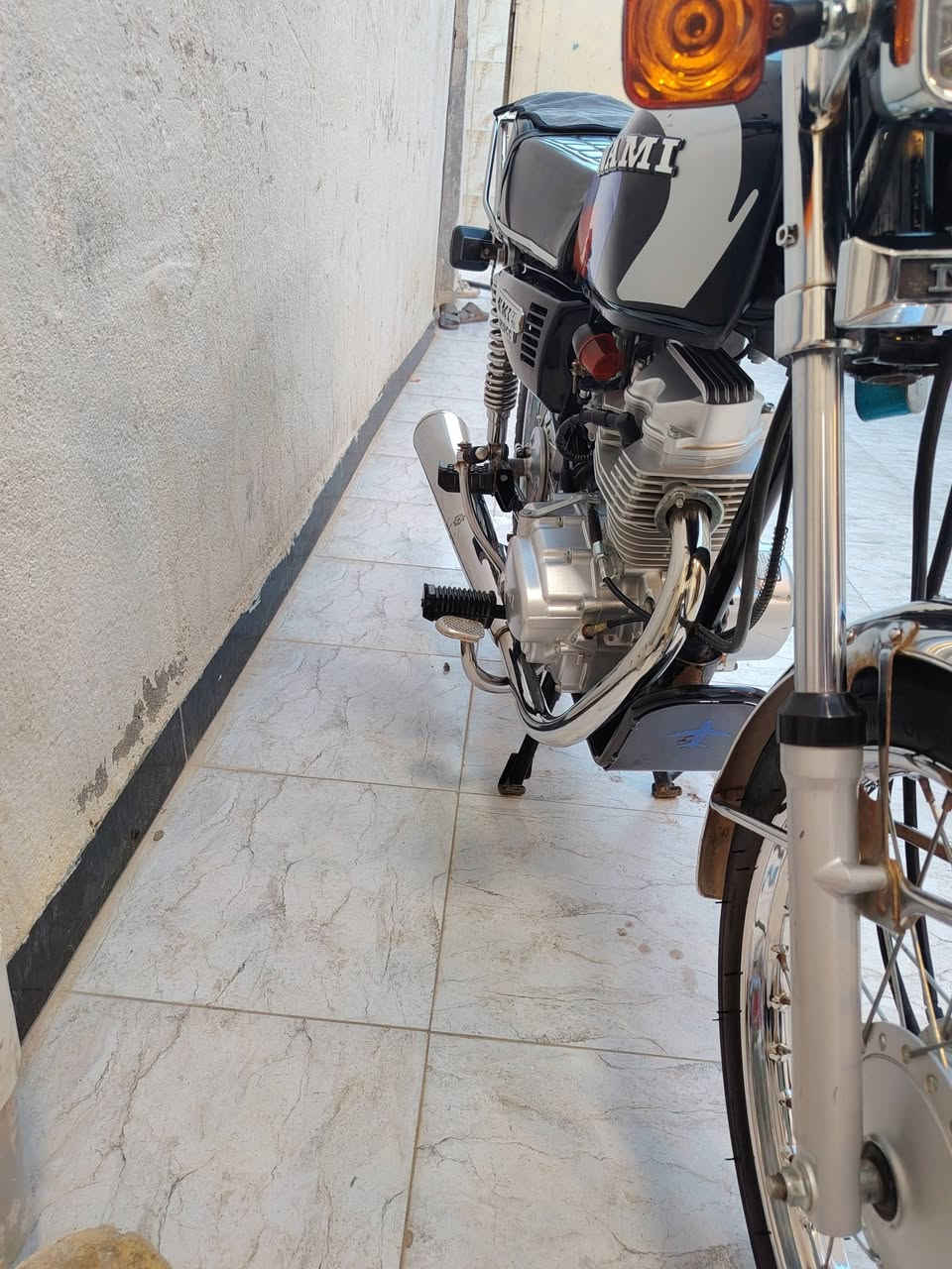 ياالله السلام عليكم نامه اصلي شلامجه 22 للبيع 
 اوراق كاملة الدراجه كفاله  ما مفتوح بيها برغي وما بيها شي تجاري من الويل للويل اصلي وحتى خبزه بيها سعرها 900 وياها بطل بانزين هديه 😂 
وهاذ رقمي وبخدمة الشراي ***********
