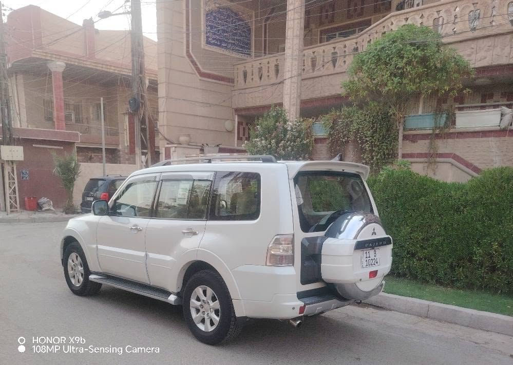السلام عليكم ورحمة الله وبركاته
باجيرو ٢٠١٠  ياباني حبتور على وضع الشركة حتى كتلوكاته وياه سياره اخت زيرو لوك بدون صبغ ماشيه ١١٩ /الف حقيقي سياره جديده رقم بغداد انكليزي سنويه جديده بأسمي( سونر مرفق) مواصفات الحبتور معروف فول الفول مكينه وكير مامفتوحات جدد تايرات جدد صدر أمامي خلفي جديد تبريد ثلج سبعه راكب فور ويل مري  تحكمات ثلاجه مري شفط سلايت فتحه حساسات خلفيه شاشه تاب بعد بيه هواي مواصفات سياره لوك احلى من الصور
مكانى بغداد حي اور السعر ١٣٤ رقم الهاتف *********** بغداد, العراق
