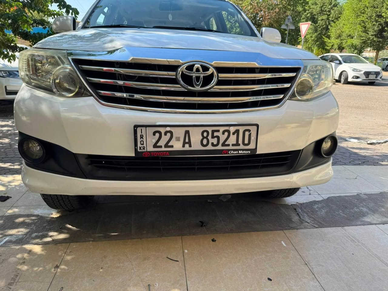 تويوتا فورچنر ٢٠١٣ 
دةبل ئةكسل گير 
٣ ريز كوشن 
زور خاوينه مةكينةى نةكراوةتةوه 
تا ييستا ٢ دةسته 
يةك جاملخى دواوةى بوياغة بى ناو گرتن 
فورجنر ٢٠١٣ 
دبل اكسل 
٣ مقاعد 
سيارة جديد بالمعنا الكلمة 
محرك ممفتوح 
جملغ خلفي مصبوغ بدون دواخل 
١٨٥ كةميك مجال 
١٨٥ مجال قليل 
***********
*********** أربيل, العراق
