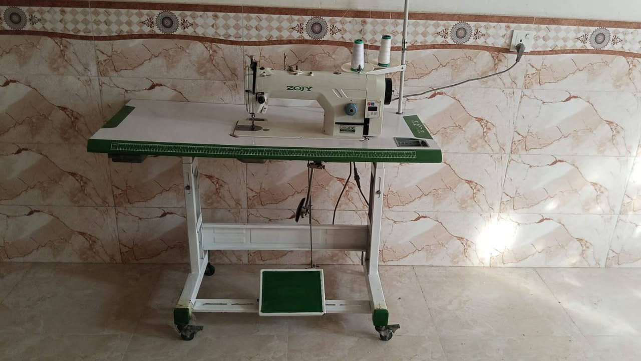 مره خصت مدير الكروب مكينه خياطه مشتغله شي قليل مكاني بغداد المدائن  ***********
