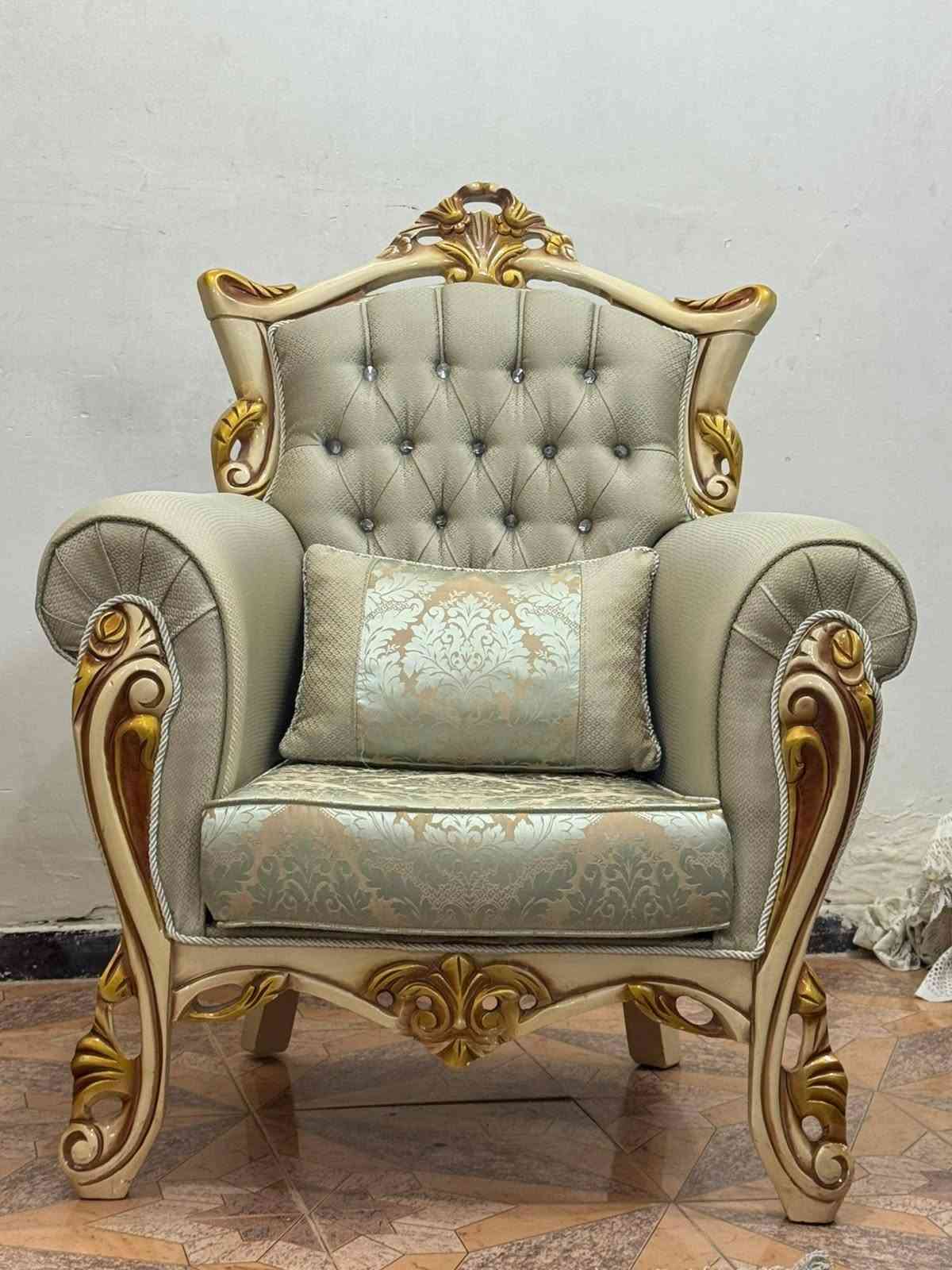 تخم زان تركي ١٠ مقعد مع ميز وسطي جديد استعمال قليل فول نضافه ***********
