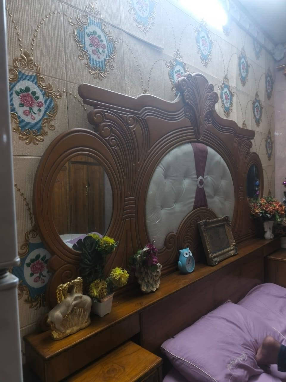 سلام عليكم عندي غرفه اخشاب نضافه ٨٩٪ سعر ب٧٠٠وبيها مجال حك الجيه *********** اتصل وبيك خير ودلل
