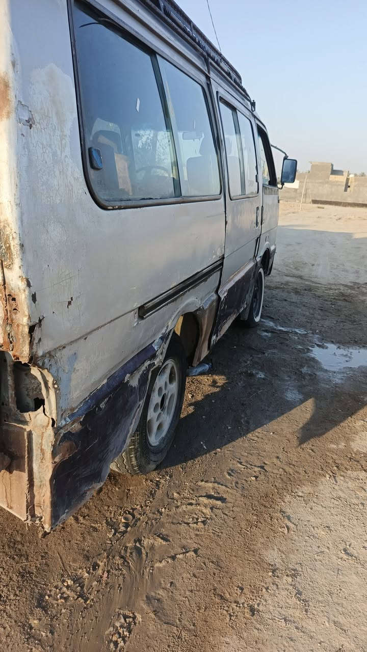كيا بسته موديل 92 كير ومكينه جدد مكان بابل حله  السعر 18وبيه مجال شيء قليل التواصل على هذه الرقم ***********
