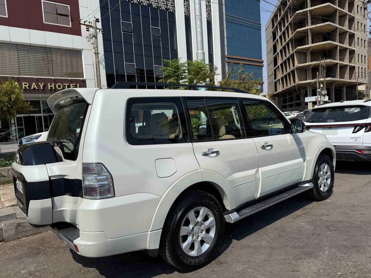 سلام عليكم
من رخصة الادمن المحترم ....
باجيرو حبتور فول مواصفات للاخير 
تخم تاير ياباني اصلي بعده بالضمان صدر امامي خلفي بعده بالضمان 
كير محرك صدر تبريد كشر السياره كفاله عامه حته الدعاميات بعد معروفه مواصفات الحبتور دمام بلادي 
موديل 2016 
ماشيه 94 الف السعر 183 وبيها مجال حك الجيه وعلى راسي
مكان السياره بغداد 
رقم الهاتف ***********
