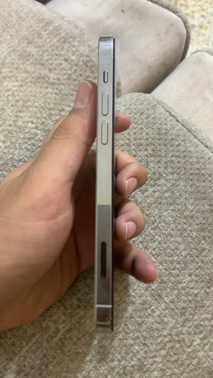 السلام عليكم ايفون 12 برو
السعر ٢٥٠ الف

نص مكتوب في الصور:
- القطع والخدمة تجمع Apple سجل تاريخ القطع والخدمة، وهذا السجل يعرض معلومات عن هذا الـ iPhone وحالته وتفاصيل إصلاحه. معرفة المزيد... سجل تاريخ الخدمة البطارية غير معروف الشاشة غير معروف
- ٨:٢٢ ٤٩ 4G حالة البطارية والشحن رسالة مهمة حول البطارية غير قادر على التحقق من أن هذا الـ iPhone يحتوي على بطارية أصلية من Apple. قد لا تكون التفاصيل الواردة من هذه البطارية دقيقة. لمعرفة المزيد الحد الأقصى للقدرة ١٠٠٪ هذا قياس لقدرة البطارية مقارنة بقدرتها عندما كانت جديدة. قد تتسبب القدرة المنخفضة بتقليل ساعات الاستخدام بين عملية الشحن والأخرى. أقصى قدرة للأداء الـ iPhone غير قادر على تحديد عمر البطارية. شحن البطارية المحسن للحد من استنزاف عمر البطارية، يتعلم الـ iPhone من عادات الشحن اليومية، بحيث ينتظر ولا يتجاوز ٨٠٪ حتى يحين موعد حاجتك إلى استخدامه.