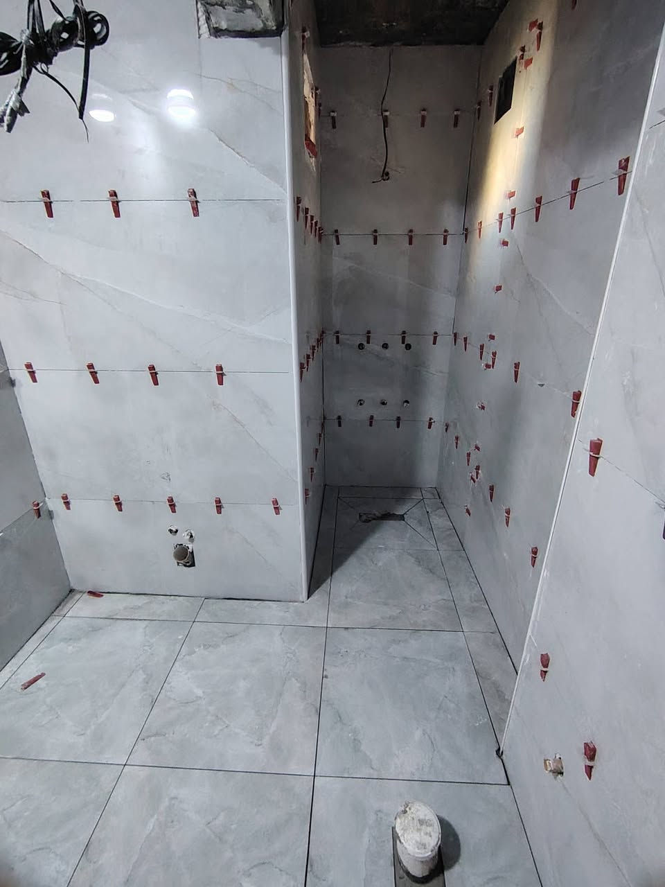 خلفه لتطبيك السيراميك الجداري والارضي  (مادة - أسمنت - لوح) شغل درجه اولى وزن ليزر متفرغ حالياً مع الالتزام ومخافة الله بالعمل والخاص مفتوح هذا رقمي *********** بي واتساب
