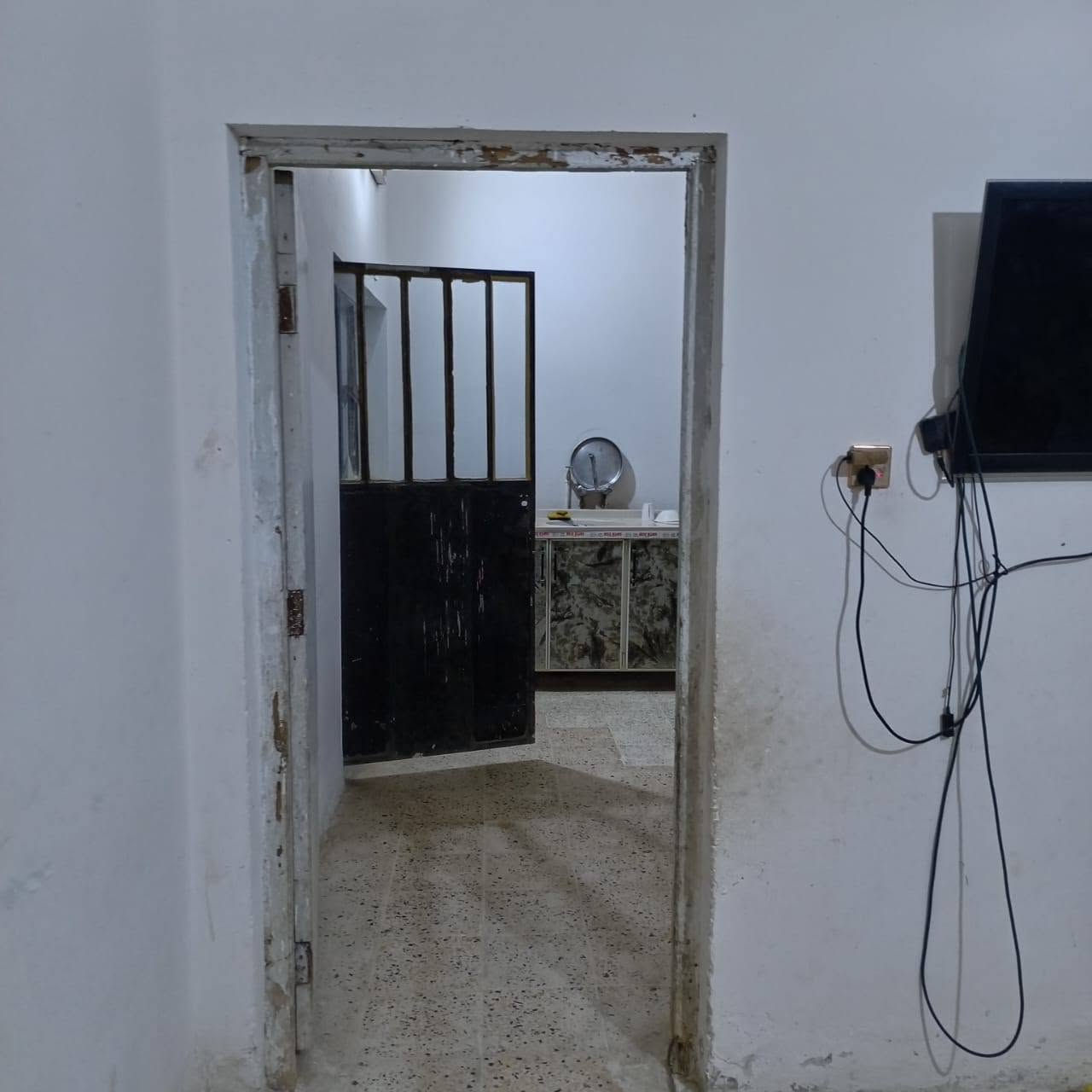 مشتمل للبيع

 حي الجبيريه الأولى شارع 6

 المساحه 150 متر

طابق واحد

 قرب جامع سيد حميد

السعر 57 وبيه مجال

للأستفسار  ***********
