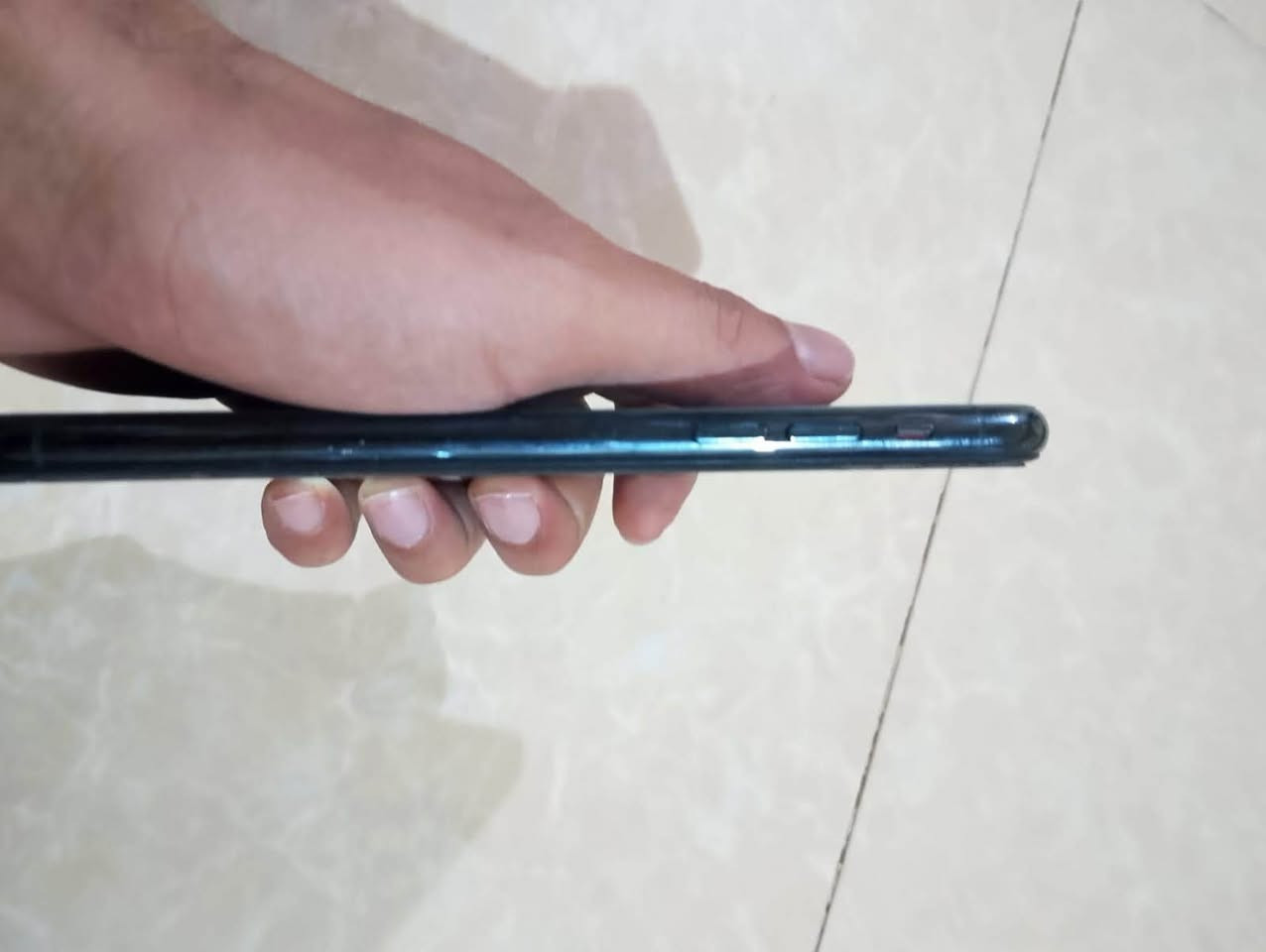 السلام عليكم جهاز للبيع 11 برو ماكس مبدل شاشه اصليه وبطاريه اصليه وباقي كلو بلادي وضهر مكسور 
٢٥٠ وبي مجال 
***********

