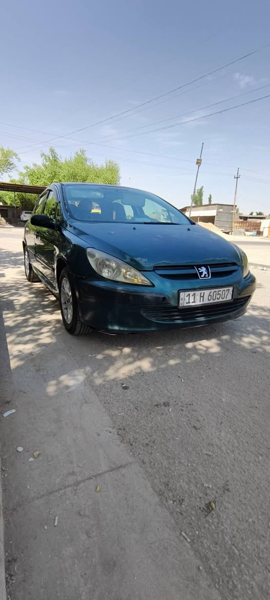 بيجو فرنسي 307 موديل 2005  رقم بغداد إنكليزي سنويه  لغاية 2030 بسمي السياره جارده.. وبيها ضربه على البارد الباب الخلفي جهة السائق محرك وكير حاويه .تبريدها خير من الله ثلج+ تدفئة بيها منظومة غاز حكومية 40 لتر..تخم تاير حتى السبير جديد بعده مانازل الگاع..وعدة متكامله.. الداخل على الابلاد.. مكانها بغداد الشعب.وسعرها 41 او مراوس 7 راكب/..***********..

