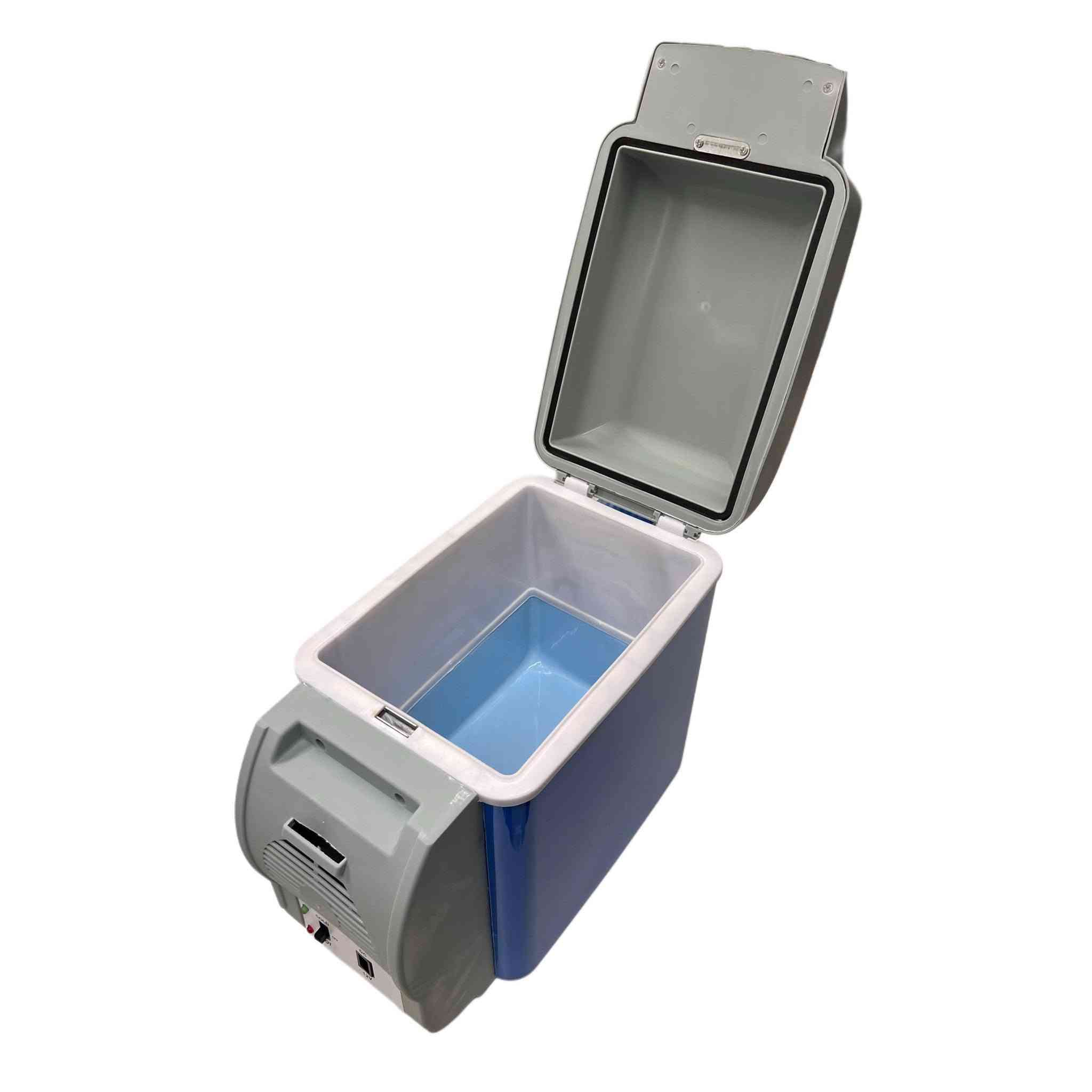 وصل كمية من ثلاجة سيارة محمولة 7.5 لتر للتبريد والتسخين – Portable Electronic Car Refrigerator

ثلاجة سيارة إلكترونية محمولة بسعة 7.5 لتر مصممة للاستخدام أثناء السفر والرحلات، تعمل عبر مقبس ولاعة السيارة DC 12V وتوفر وظيفتين: تبريد المشروبات أو تسخين الطعام حسب الحاجة.

• وظيفة تبريد وتسخين
يمكن تشغيلها على وضع COLD للتبريد أو HOT للتسخين عبر المفتاح المخصص.

• تعمل على كهرباء السيارة 12V
يتم توصيلها مباشرة بمقبس ولاعة السيارة باستخدام القابس المرفق.

• مؤشرات ضوئية للحالة
يظهر ضوء أخضر عند التبريد وضوء أحمر عند التسخين لمعرفة وضع التشغيل.

• تصميم محمول وخفيف
خفيف الوزن وسهل الحمل ومناسب للاستخدام أثناء السفر والتنقل.

• استخدامات متعددة أثناء الرحلات
مناسب للرحلات، التخييم، السفر بالسيارة، لسائقي التاكسي، الصيد، وحفظ بعض المنتجات مثل المشروبات أو الحليب أو مستحضرات التجميل.

• تقنية تبريد شبه موصل (Semiconductor)
مذكور في الدليل أنه يعمل بتقنية أشباه الموصلات بدون ضاغط أو غاز تبريد.

• نوع المنتج: ثلاجة سيارة إلكترونية محمولة
• السعة: 7.5 لتر
• الوظائف: تبريد / تسخين
• مصدر الطاقة: DC 12V
• طريقة التشغيل: مقبس ولاعة السيارة
• مؤشرات التشغيل:
 • ضوء أخضر للتبريد
 • ضوء أحمر للتسخين
• تقنية التشغيل: Semiconductor (بدون كمبروسر)
• الاستخدام: داخل السيارة أثناء التشغيل

سعر 45 الف مع توصيل 
#يوجد لدينا توصيل 🚛 على كافة المحافظات العراق 🇮🇶 
#الحجز واتساب ***********

نص مكتوب في الصور:
- COLD HOT