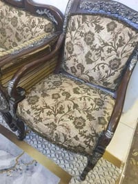 تخم قنفات للبيع المكان بغداد حي العامل 07702644180