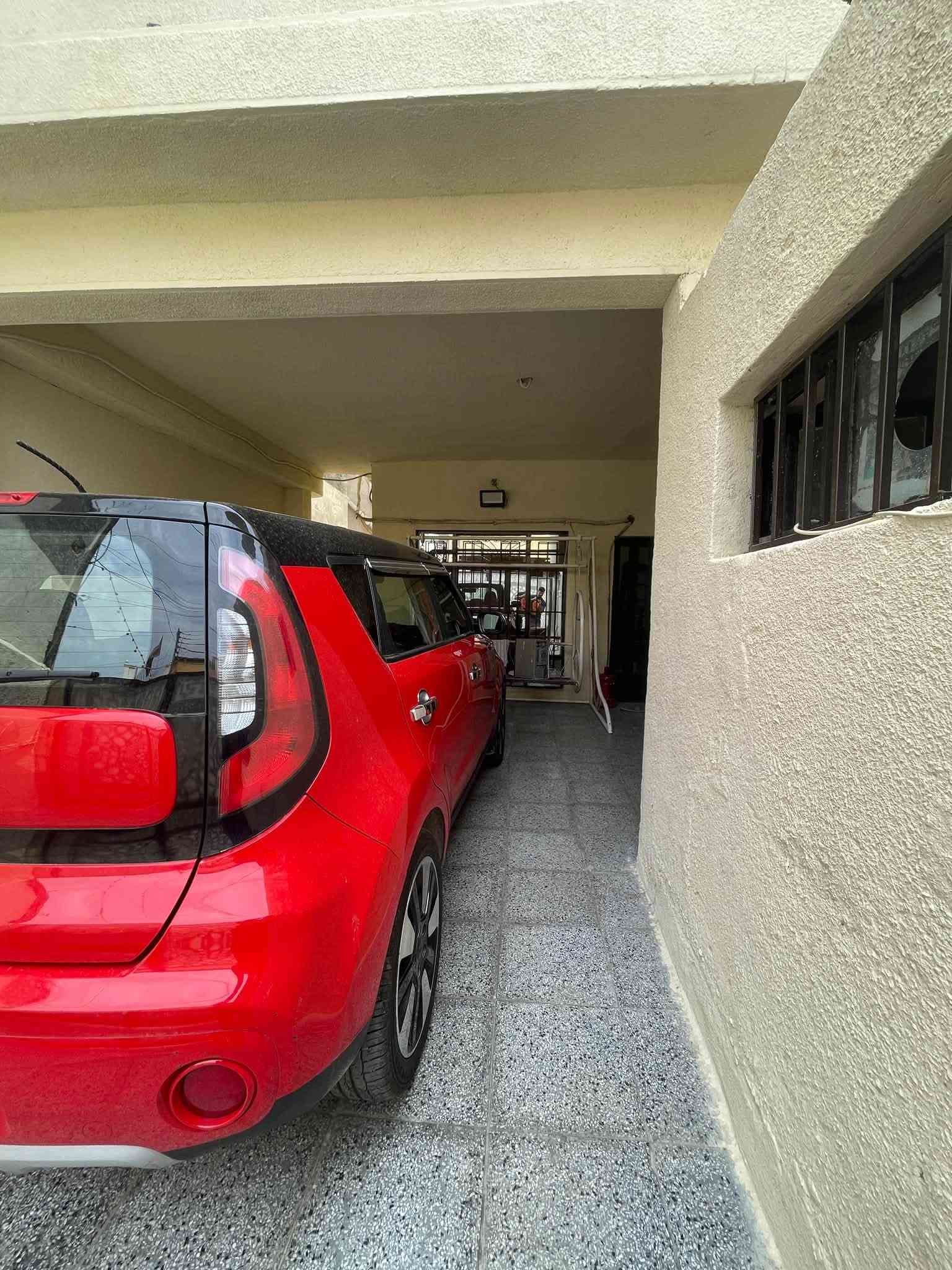 السلام عليكم
كيا سول (Kia Soul) موديل مميز - نظيفة جداً وبحالة ممتازة
 الموديل / المواصفات: (اكتب الفئة مثلاً: فئة S أو المواصفات المتوفرة عندك)
 اللون: أحمر مع سقف أسود مميز 🔴⚫
 اللوحة: ديالي خصوصي
 الحالة: جاهزة وما تطلب شي، استخدام نظيف ومحافظ عليها، تبريد وميكانيك بحالة ممتازة.
📍 المكان: بغداد
📞 للتواصل والاستفسار: (***********) أو مراسلة على الخاص.
