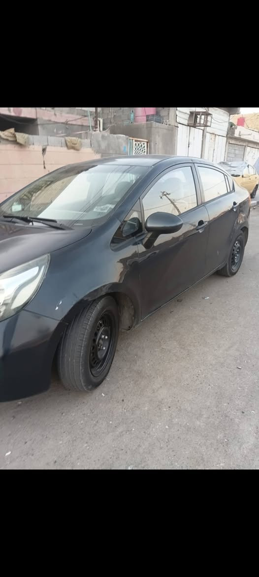 سلام عليكم ريو موديل ٢٠١٤ خليجي مكينه ١٦٠٠ مكفوله من الضربه بيهه رشات صبغ اثر جراد مكينه لا تبخر ولا تنقص كيرهه كلش حلو تبريد شغال الحداديه مبدلهه عامه قبل أيام تخم تايرات  مبدلهن جدد قبل ٢٠ يوم مكاني البصره القبله أنه مكلف بلنشر رقم صاحب السياره *********** السعر 75ورقه
