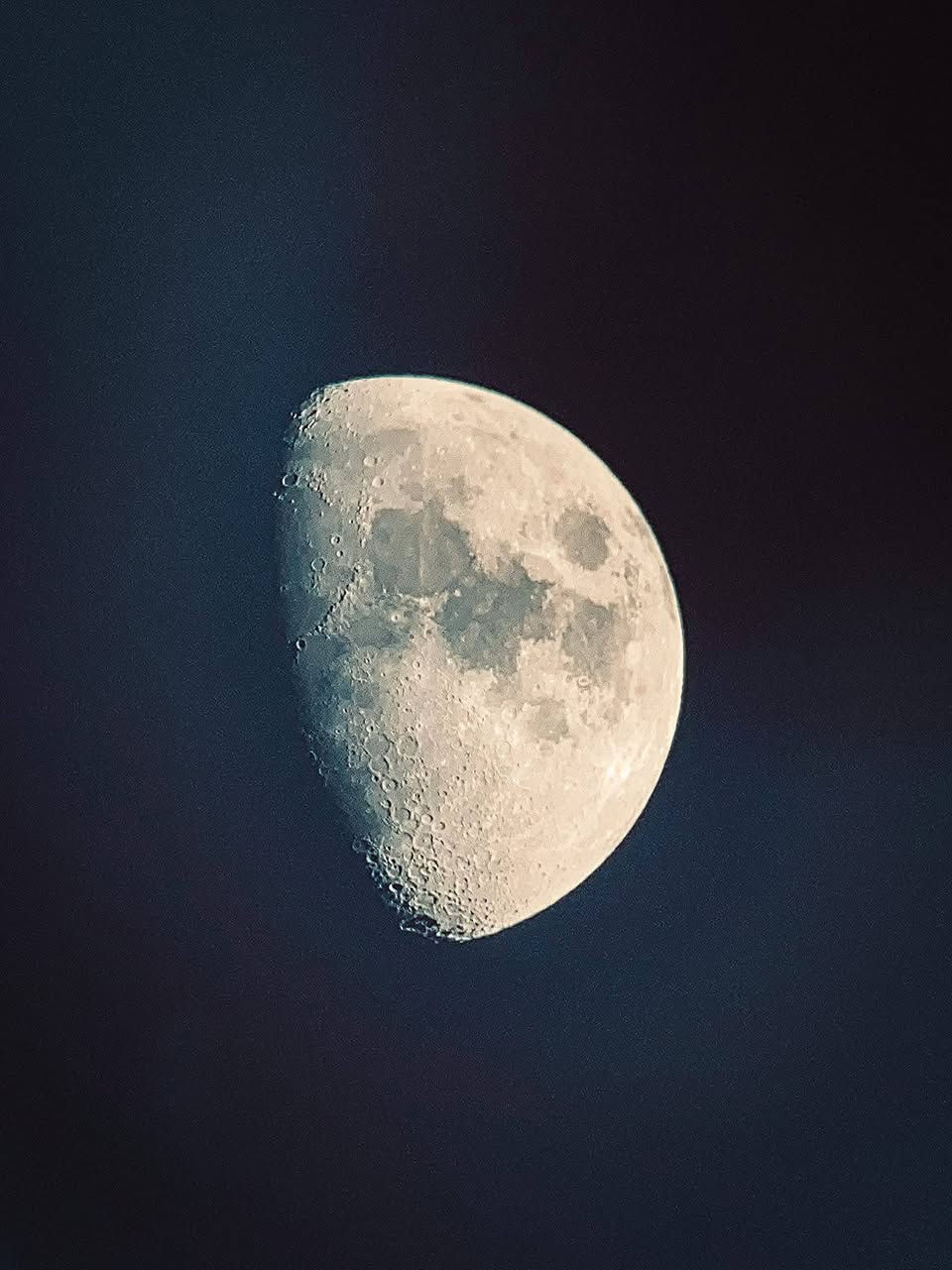 تلسكوب Celestron 114LCM محوسب 
 الغني على التعريف 
استخدام قليل جدا غراضه بعدها بكيس التغليف الأصلية 
مرفق مع بعض الصور الي قدرت أخذها بهذا التلسكوب  
 التقنية : نظام GOTO محوسب يحدد موقع 4,000 جرم سماوي تلقائيا 
السعر ٣٥٠ الف وبي مجال 
تقدر تبحث وتشوف سعره الأصلي بالموقع 
العنوان بغداد 
***********

