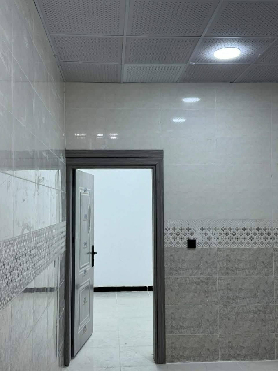 دار للبيع ١٠٠ متر بناء حديث
كامل مواصفات درج خارجي
العنوان حي بدر قرب المستوصف
السعر ٣٥ 
للاتصال ***********
