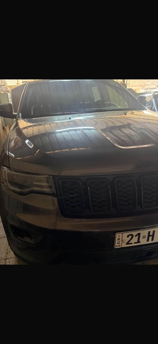 جيب كراند شيروكي موديل 2021
محرك 3.6
6 سلندر
اوتماتيك 
بانزين ،وارد امريكي 
5000 ميل ، الفئه بلاك توب 
الظرر قطعه واحده الجامرلخ الامامي 
اللون نفطي 
الرقم سليمانيه خصوصي 
عدد المقاعد5 نصف جلد 
كاميرا خلفيه صندوق كهربائي 
تحكم منحدرات مستشعر وقوف تدفئه مقاعد 
بصمه ،حساسات مطر ، مراقبه نقطه عمياء 
نظام بدء تشغيل 8 وسائد هوائيه 
مصابيح زينون امامي 
مانع انزلاق 
تدفئه مقود القياده
ابل كاربلاي 
تشغيل عن بعد 
رادار ،نظام الغاءالضوضاء 
تحذير اصطدام الامامي 
تحكم الالكتروني في الثبات 
مثبت سرعه ،الظوء العالي التلقائي 
حساسات ظغط الاطارات ، تدفئه مرايات الجانبيه 
رويه ليليه ، نظام تنبيه السائق 

السعر 28.500$
 وبيه مجال قليل 
***********

***********
