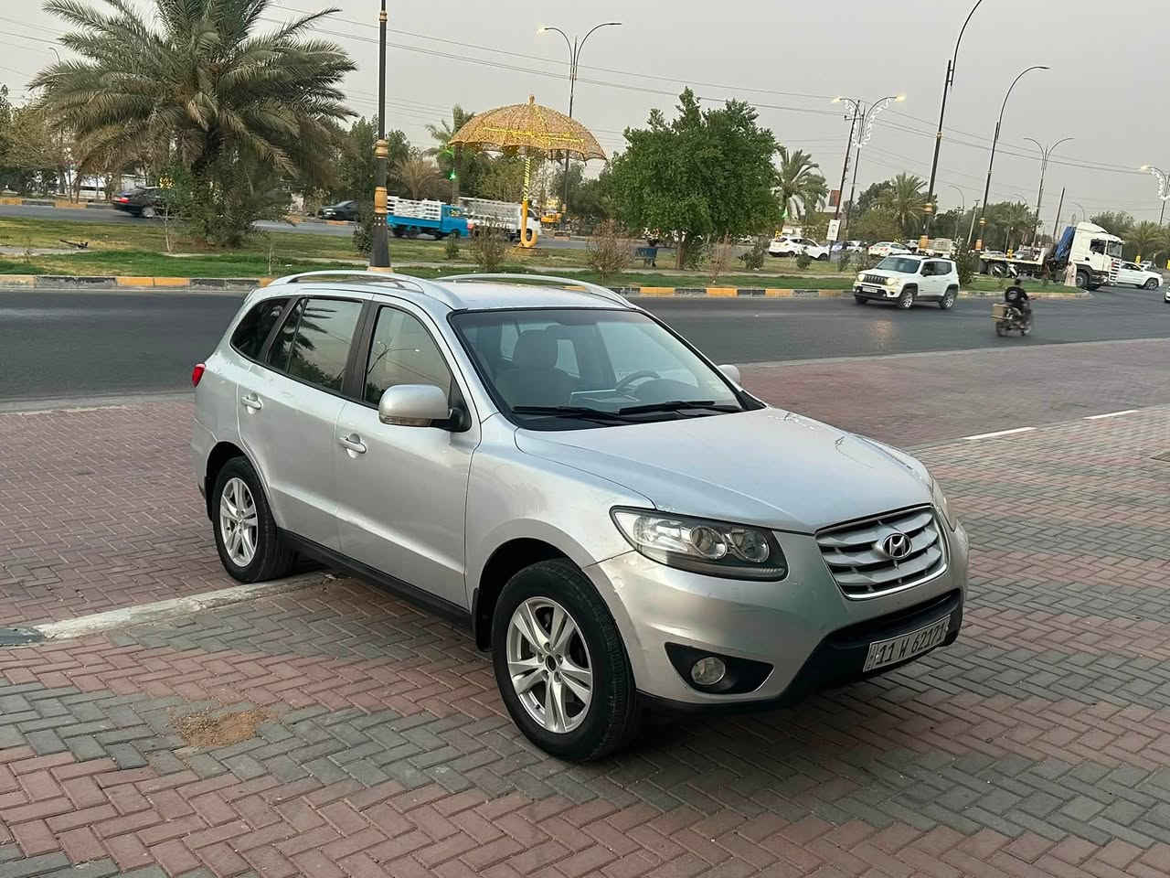 ‏سلام عليكم ***********للبيع هونداي سنتافي السعر 132 وارد خليجي السيارة مكفوله من الصبغ والحادث والتبديل بدون اي ارباك مواصفات السيارة شركة عامة محرك 6سلندر 3500 7راكب 3 قطع تبريد شاشة وكاميرا وحساس خلفي تحكم استيرن مري شفط داخل صااج اشاير على المري مكينه وكير وحداديه وتبريد وتخم تاير بحالة ممتازة جدا رقم بغداد أنكليزي تحويل مباشر سنويه مجدده مكان السيارة كربلاء
