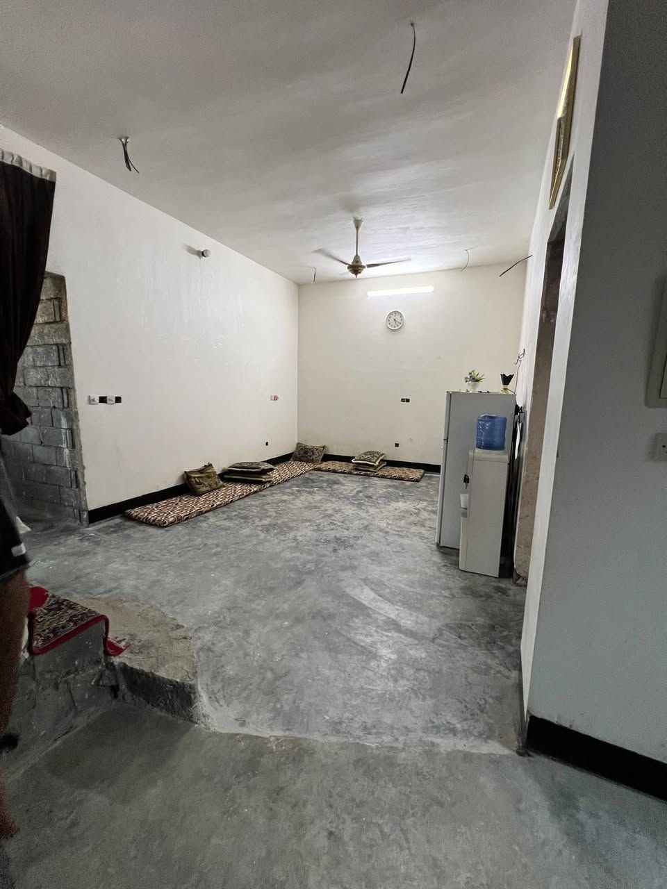 ابيت بلجغيفي الثانيه طابو سند 25 قرب جامع عبد الرزاق الضاهر مساحته 160نقص بي بس المطبخ و الحمام سيرميك سعره 57 و بي مجال حك الجيه اتصال ***********ملاحضه يرهم مراوس بيت بلمختار و يرهم مراوس بسياره و ينطي للفرق
