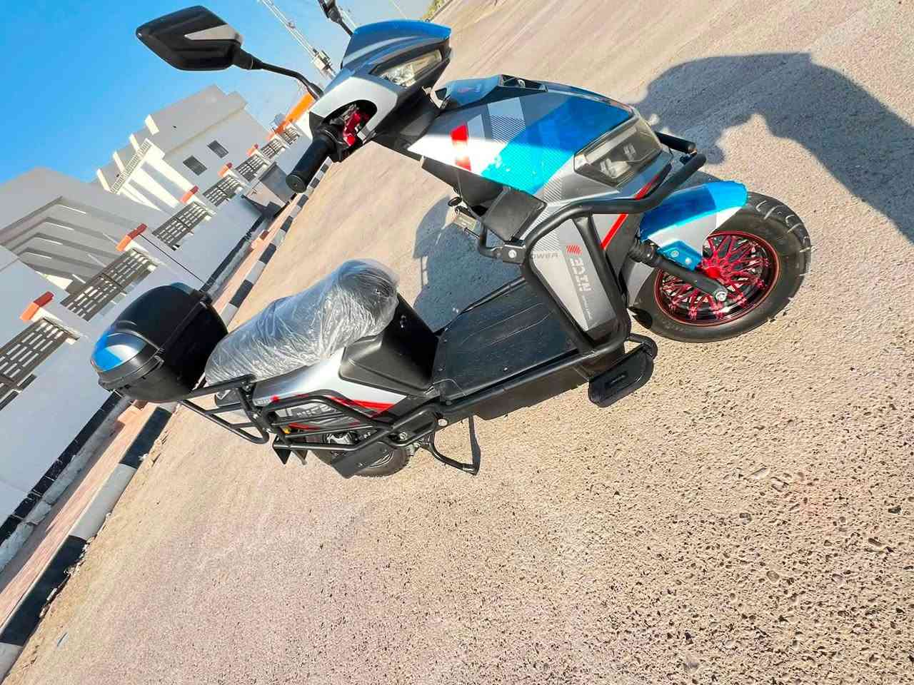 دراجه شركة الماسا 💎 الشبح
موديل2026
موطور بالكارتون جديد
(اخو الزيروو مستخدم شهرين مكفول حتى من شخط ...)
(بطاريات عدد 6 على فحص ) 
فول مواصفات  «ملف 3500W» 
(نظام  R) (نظام P)
(مخرج شحن USP) 
(سرعة 99) (سرع 4)
(مثبت سرعه)
(سماعات بلاتوث بلادي )
لايت زنون عالي ناصي 
اشاير يمنة يسرة دبل اشارة
السعر 675الف وبي مجاللل
الموقع داخل الرمادي 
الاستفسار :***********

