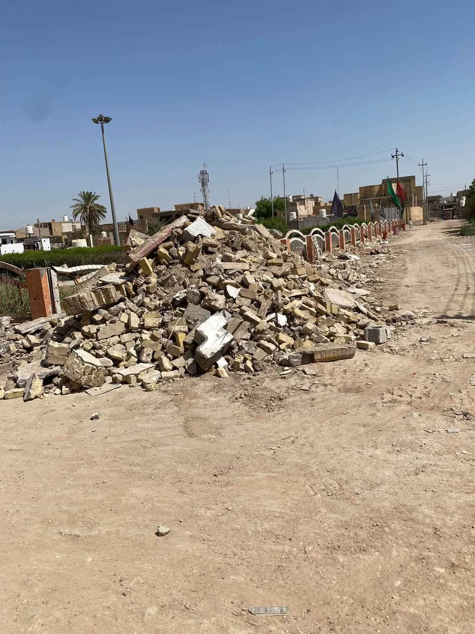كرده    طابوك وبلوك. 
مجاني.    المكان نصر. الحي العسكري2
خلف مستوصف الزهراء ***********
