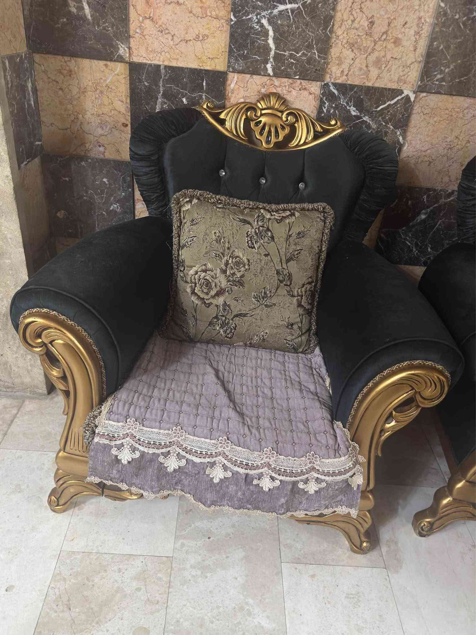 قنفات ملكية عدد 4 قنفات نفر واحد و 2 قنفات ام الاربع نفرات السعر 500 للاتصال *********** بغداد, العراق
