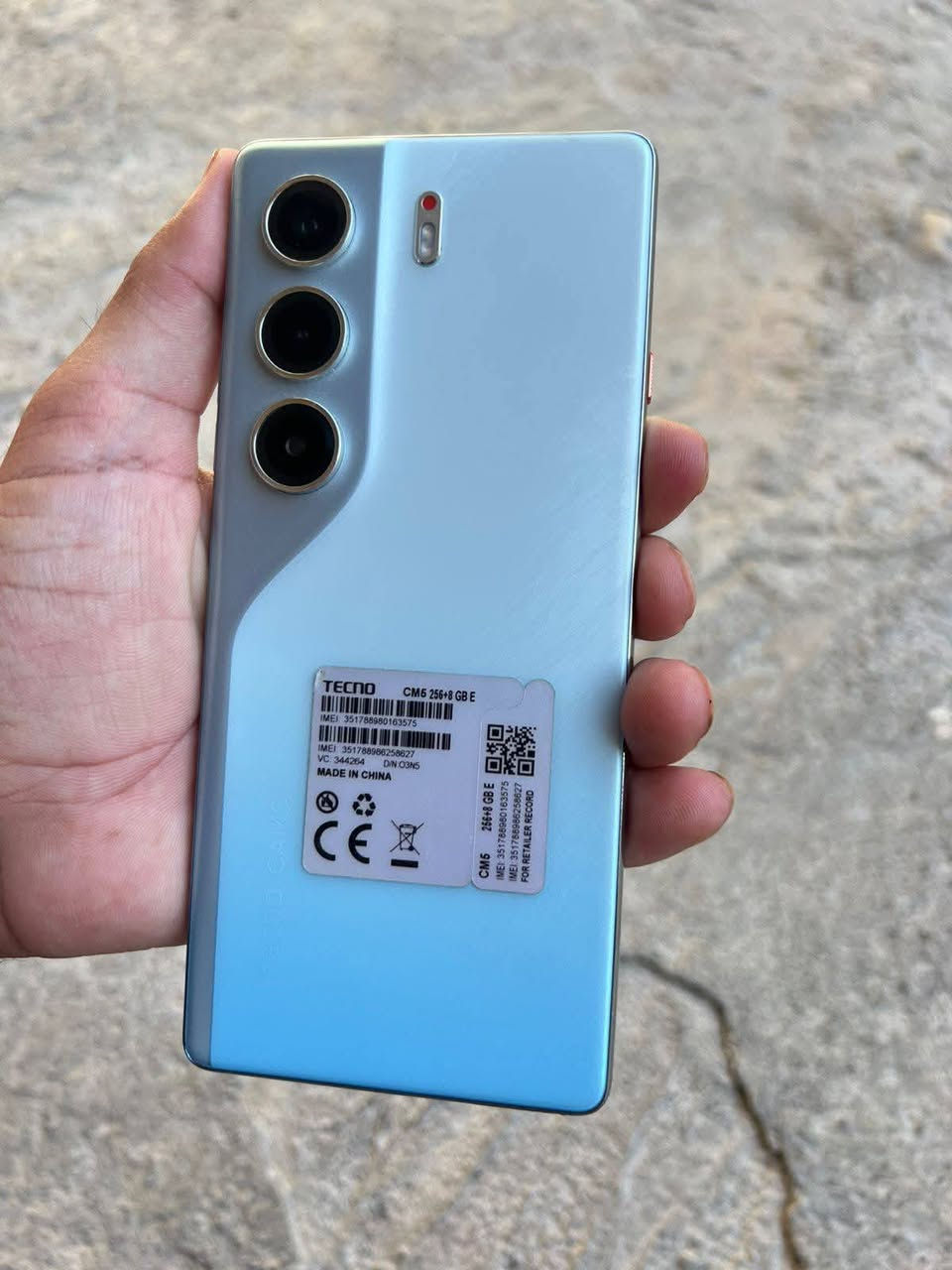 السلام عليكم ورحمة الله وبركاته
تكنو كامون 40 
AMOLED بحجم 6.78 بوصة، بدقة +FHD (1080×2436)، بمعدل تحديث 120Hz
المعالجMediaTek Helio G100 Ultimate (تكنولوجيا 6 نانومتر)
الذاكرة والتخزين8 جيجابايت / 12 جيجابايت RAM مع سعة تخزين 128 أو 256 جيجابايت
الكاميرا الخلفيةمزدوجة: رئيسية 50 ميجابكسل (مستشعر Sony LYT-700C مع مثبت بصري OIS) + واسعة جداً 8 ميجابكسل
الكاميرا الأمامية32 ميجابكسل
البطارية والشحن5200 مللي أمبير، تدعم الشحن السريع بقدرة 45 واط
نظام التشغيلAndroid 15 مع واجهة HiOS 15
الميزات الإضافيةسماعات استيريو (Dolby Atmos)، بصمة مدمجة تحت الشاشة، دعم NFC، مقاومة للماء والغبار معيار IP66 
للتواصل بالتعليقات أو على الرقم 
***********
