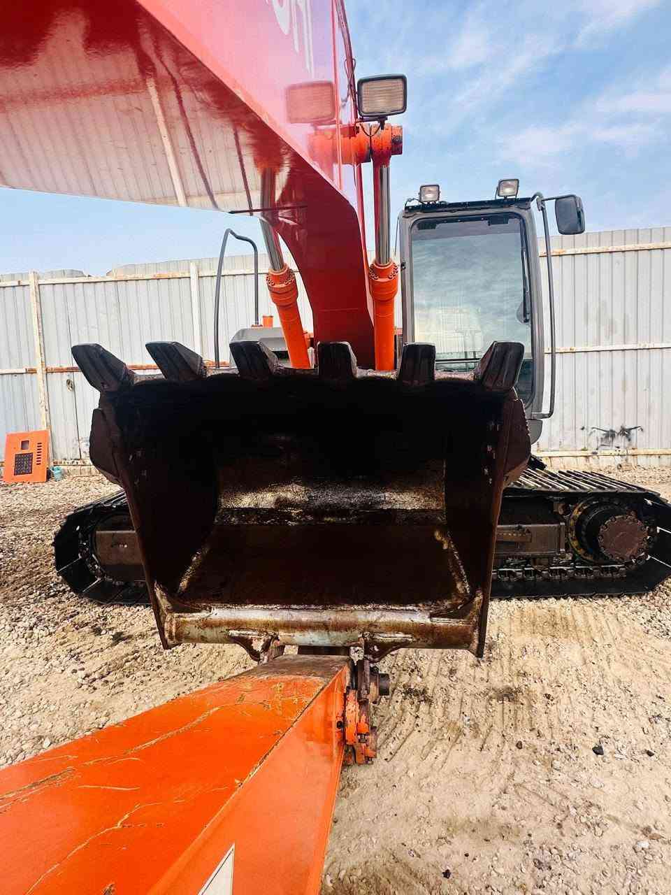 بسم الله الرحمن الرحيم

يوجد لدى معرض الحجاري لبيع وشراء الآليات الثقيله  

 #HITACHl_ZAXIS_z3_200LC 
هيتاشي_زت٣ 

للبيع #جديد ومكفول  ✅

دخول جديد new ✅

نضافه فووول ✅🇯🇵

وارد اليابان 🇯🇵

كفاله عامه 🎌✅

عدد ساعات العمل (8الف)✅

الموديل:2010 💯

العنوان :بابل الشوملي حي الصناعي
اللاستفسار 
سيد عماد الحجاري ***********
