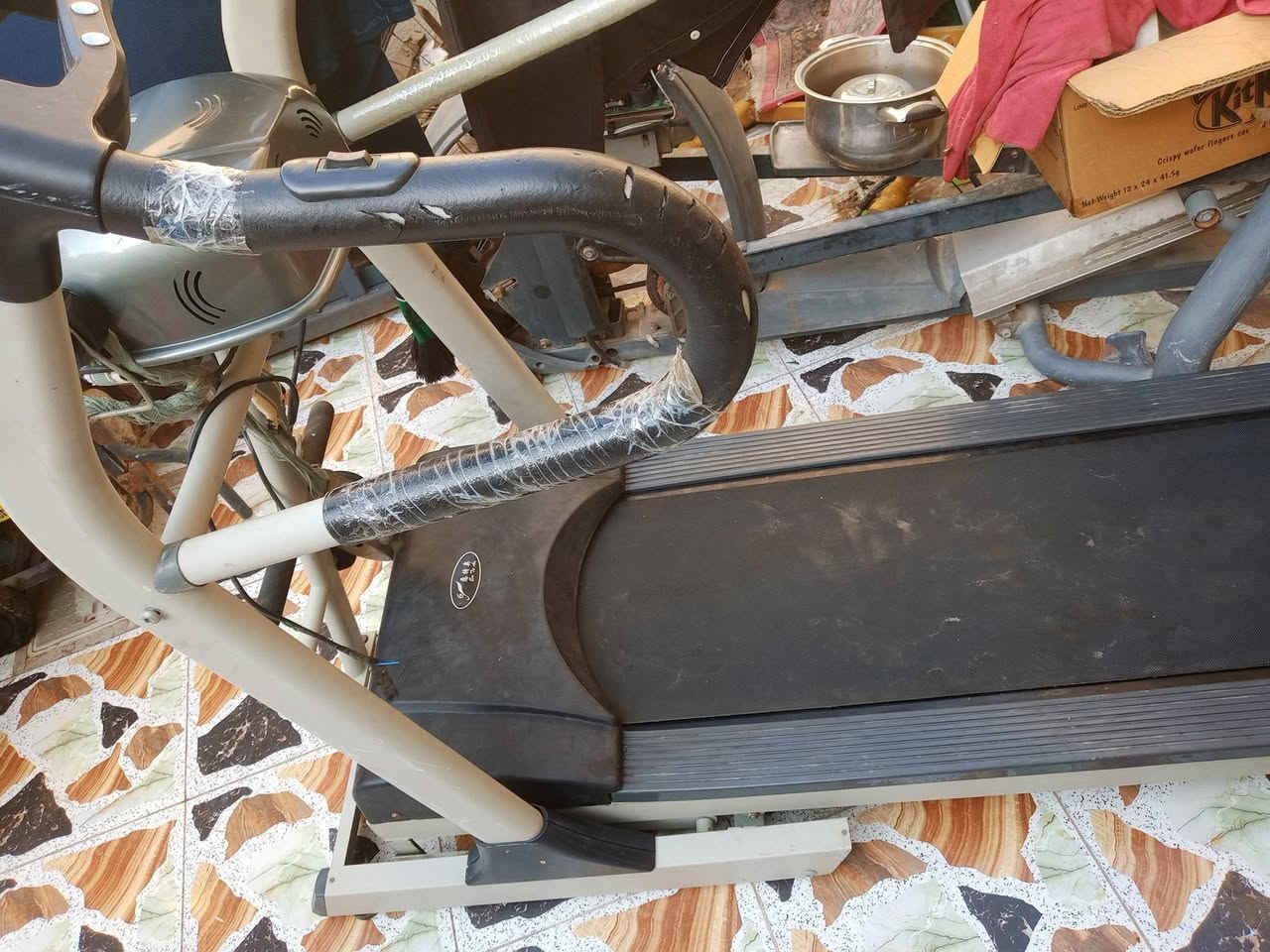 هسلام عليكم عندي جهاز جري ما عرف شنو عطله البيع نضيف سعر 75 الف بيه مجال رقم الهاتف *********** واتساب
