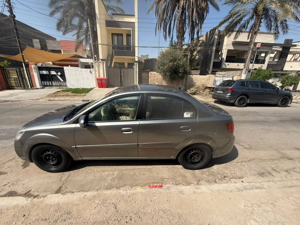 السلام عليكم 
كيا ريو 2011 للبيع خليجي بيها ضربة خلفية امبدل قبغ جنطة السيارة جاردة السيارة صبغتها عام عندي صور الها قبل الصبغ 
گير محرك تبريد مكفول منظومة تبريد جديدة سيارة مابيها اي نقص السعر 65 العنوان بغداد العامرية 
***********
