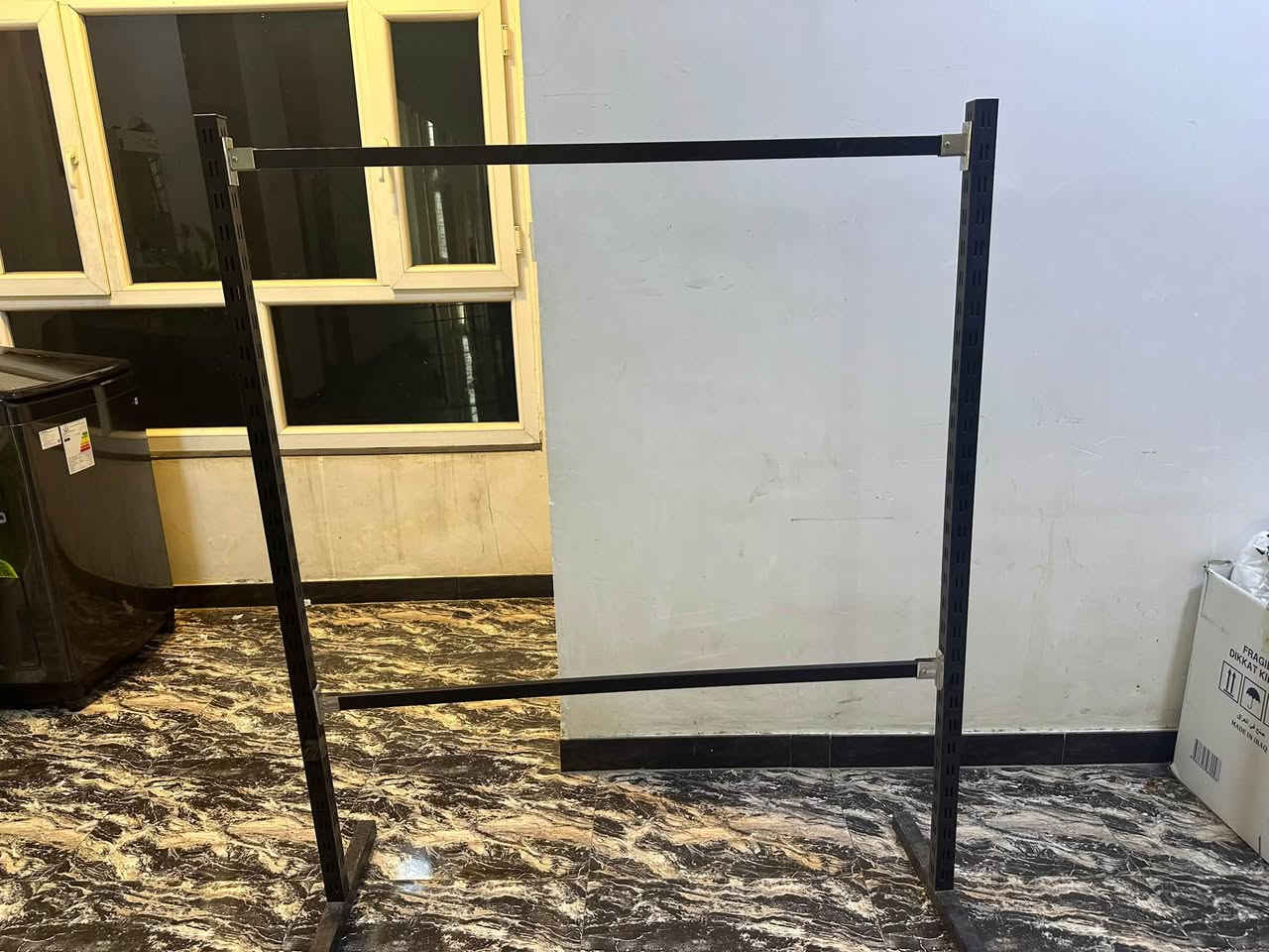 ستاندات عدد اثنين للبيع  مكان بغداد
***********
