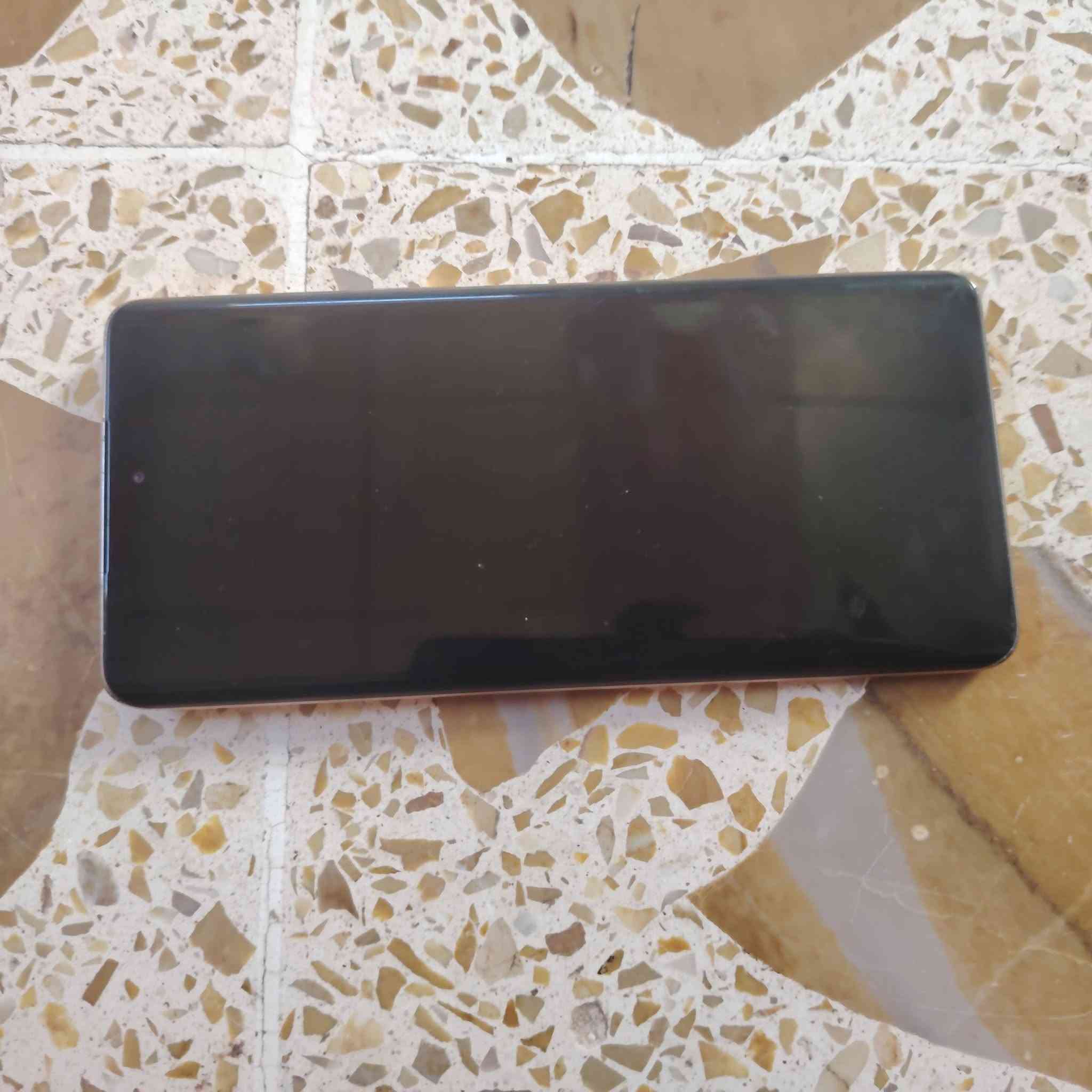 مبايل هونرx9c  بدون اغراض شاحنه اصليه فقط السعر 325 وبي مجال للستفسار ***********
