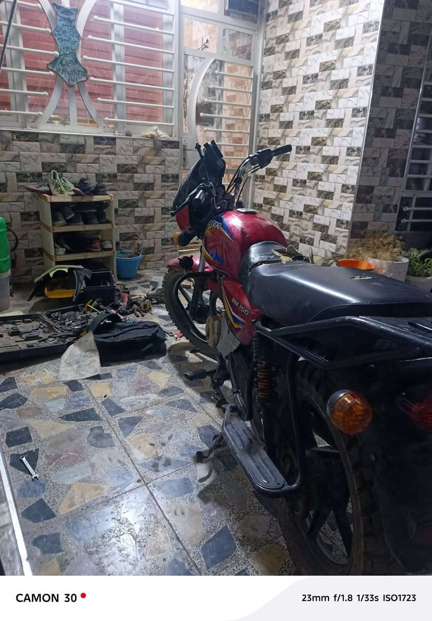 سلام وعليكم دراجه بوكسر 
كفاله من سرقه 
موديل ٢٠٢١
مكان 📍بغداد الغزاليه 
بس اوراقه بيه نقص 
رقم ***********واتساب مفتوح 
راسني وبيك خير ودلل❤
