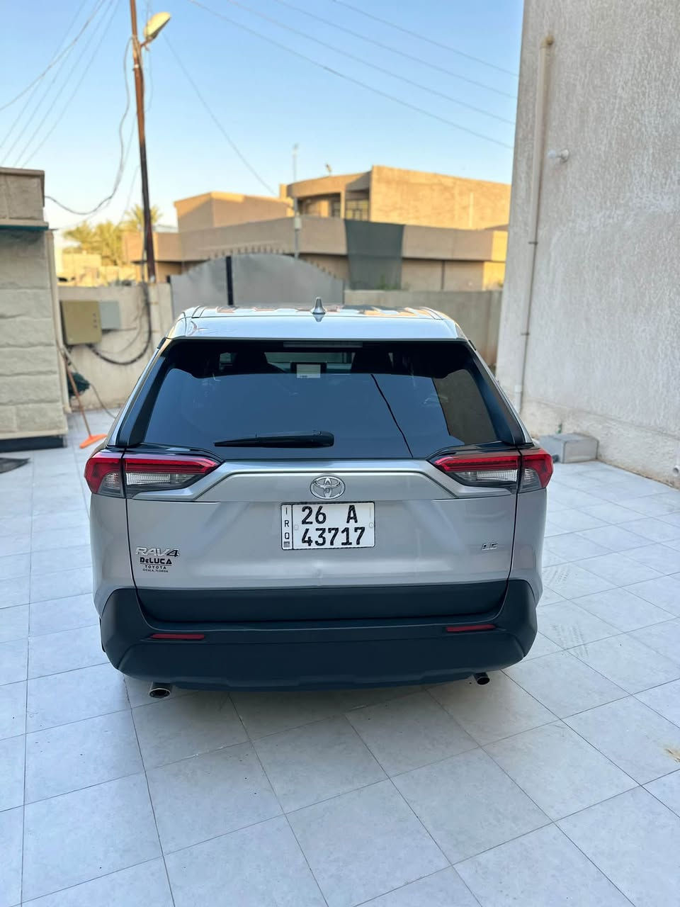 تويوتا راف4 2023 وارد.
الضرر جاملغ وبنيد بدون دواخل. 
كير محرك كفاله.     محرك. 4 سلندر 2500 
صدر امامي خلفي شركه 
تخم تاير جديد. 
تبريد ثلج 
ماشي ٥٥ م
سنويه لل 2030 
رقم صلاح الدين بمسي تحويل ثاني يوم. 
سياره ماناقصها شي 
مكاني صلاح الدين قضاء الضلوعيه 
السعر ١٧٧ وبيها مجال 
الاتصال ***********
