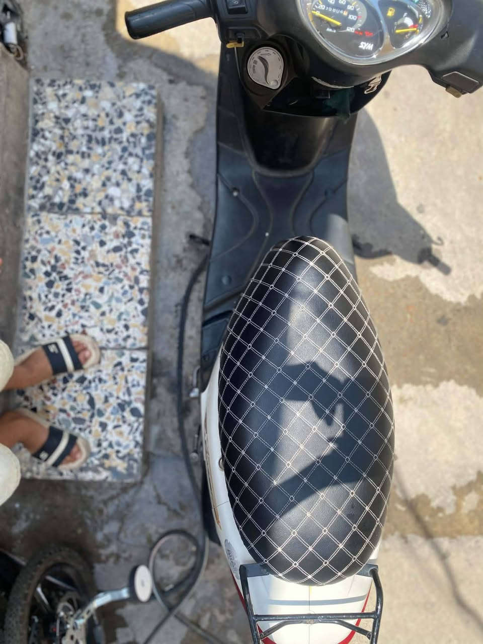هدراجة سيام السرعه 120 دراجه ممفتوحه كفراتهه نضيفه بريك خلفي بنز و امامي دسك كهربائياته كلهه شغاله كيج بانزين شغال وعداد كيلومتر شغال نكره سلف السعر 450 وبيهه مجال الاستفسار عله الرقم ***********
دراجة سيام السرعه 120 دراجه ممفتوحه كفراتهه نضيفه بريك خلفي بنز و امامي دسك كهربائياته كلهه شغاله كيج بانزين شغال وعداد كيلومتر شغال نكره سلف السعر 450 وبيهه مجال الاستفسار عله الرقم ***********
